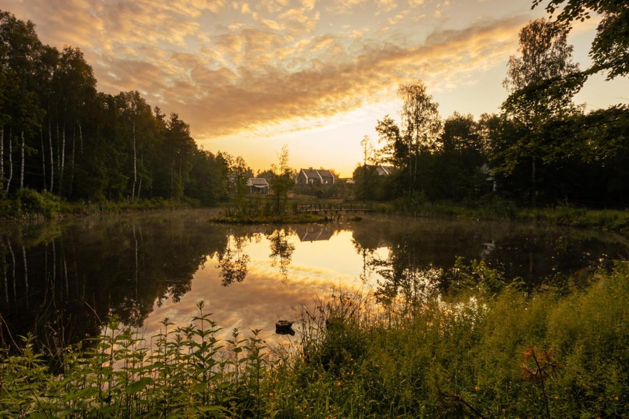 Osada Skoczkowo Komfortowe Domki Z Jacuzzi Nad Jeziorem- Sauna- Balia- Prywatny Staw Wedkarski Podiazy Esterno foto